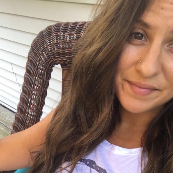 Meet your Posher, Ali - Picture 1 of 5